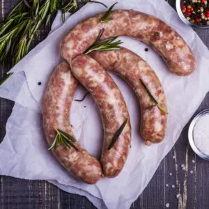 A picture of raw sausage links